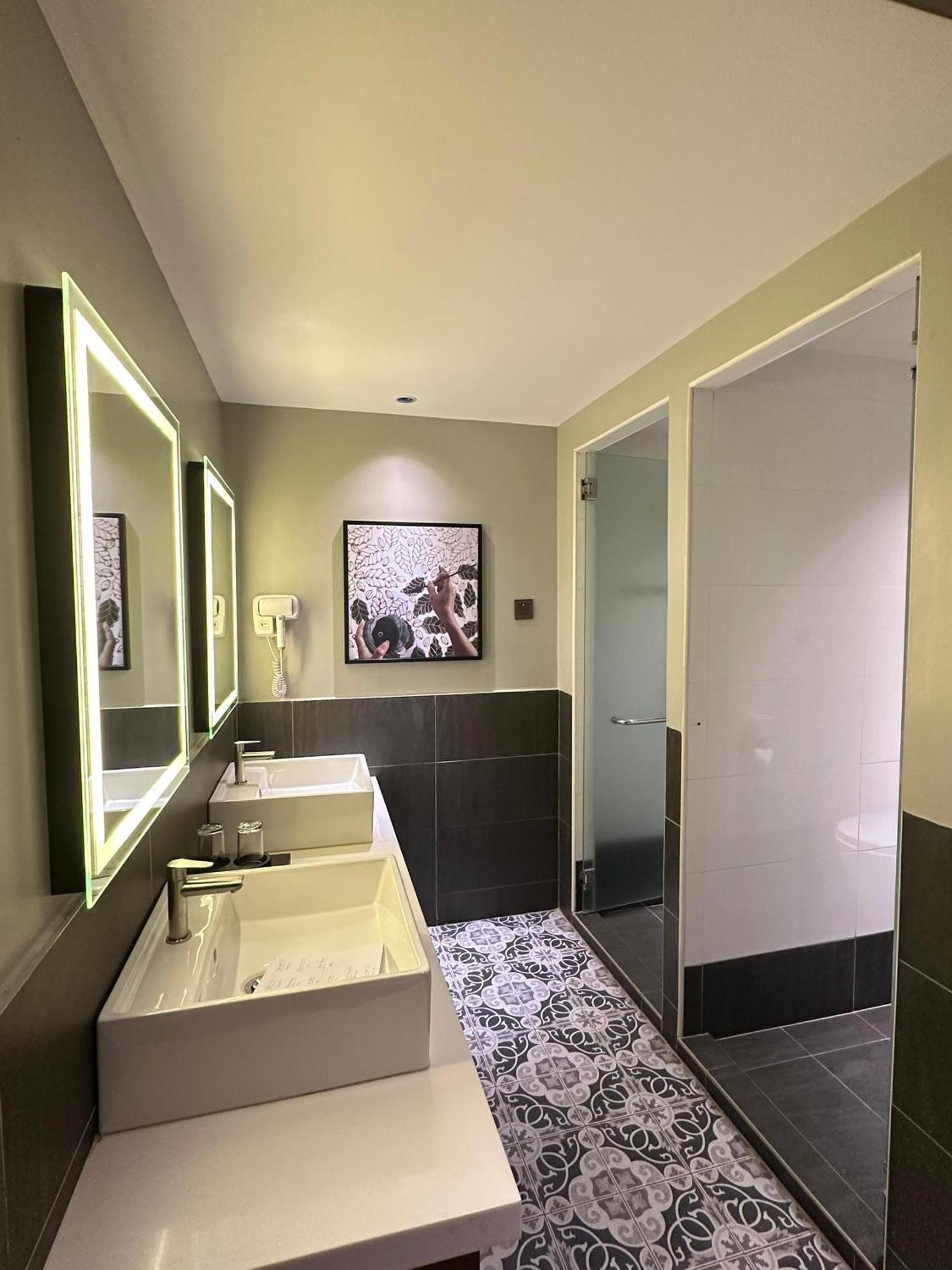 Nb Hotel Johor Bahru Buitenkant foto