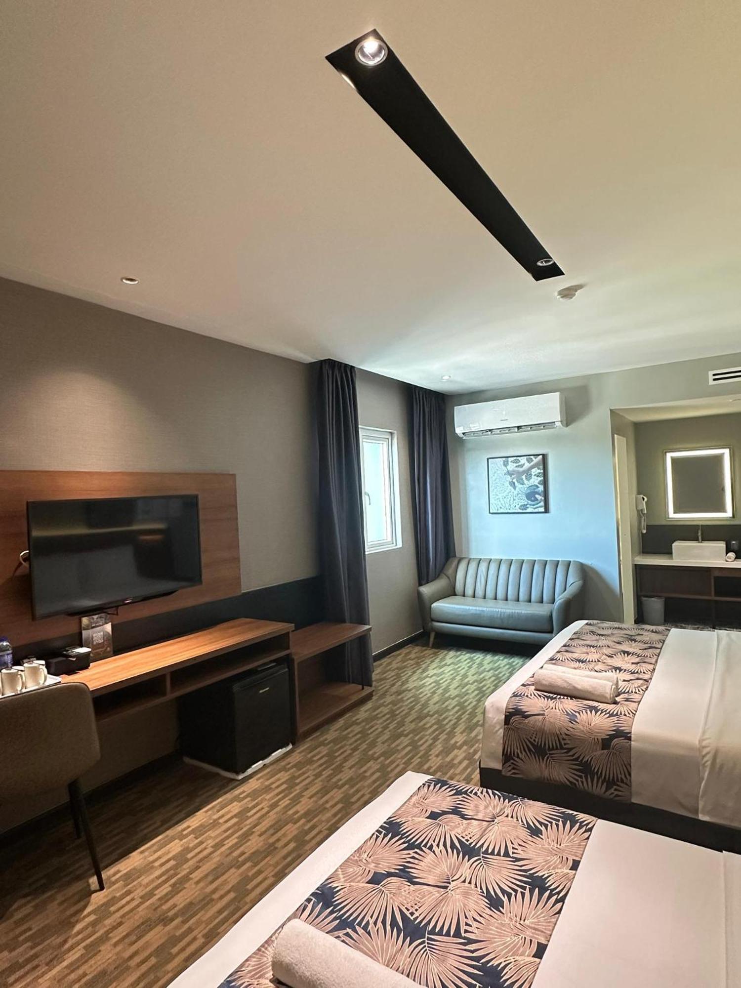 Nb Hotel Johor Bahru Buitenkant foto