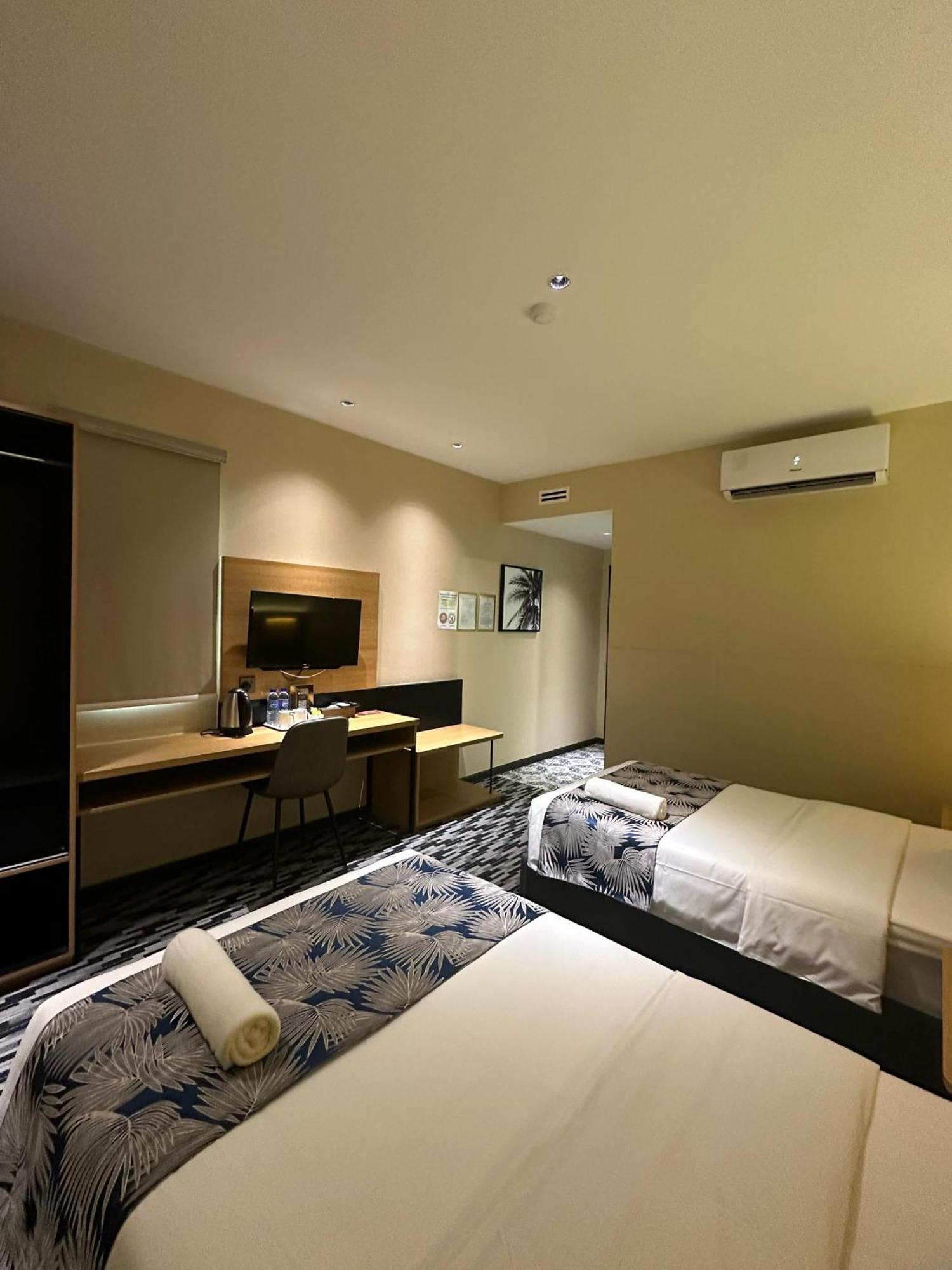 Nb Hotel Johor Bahru Buitenkant foto