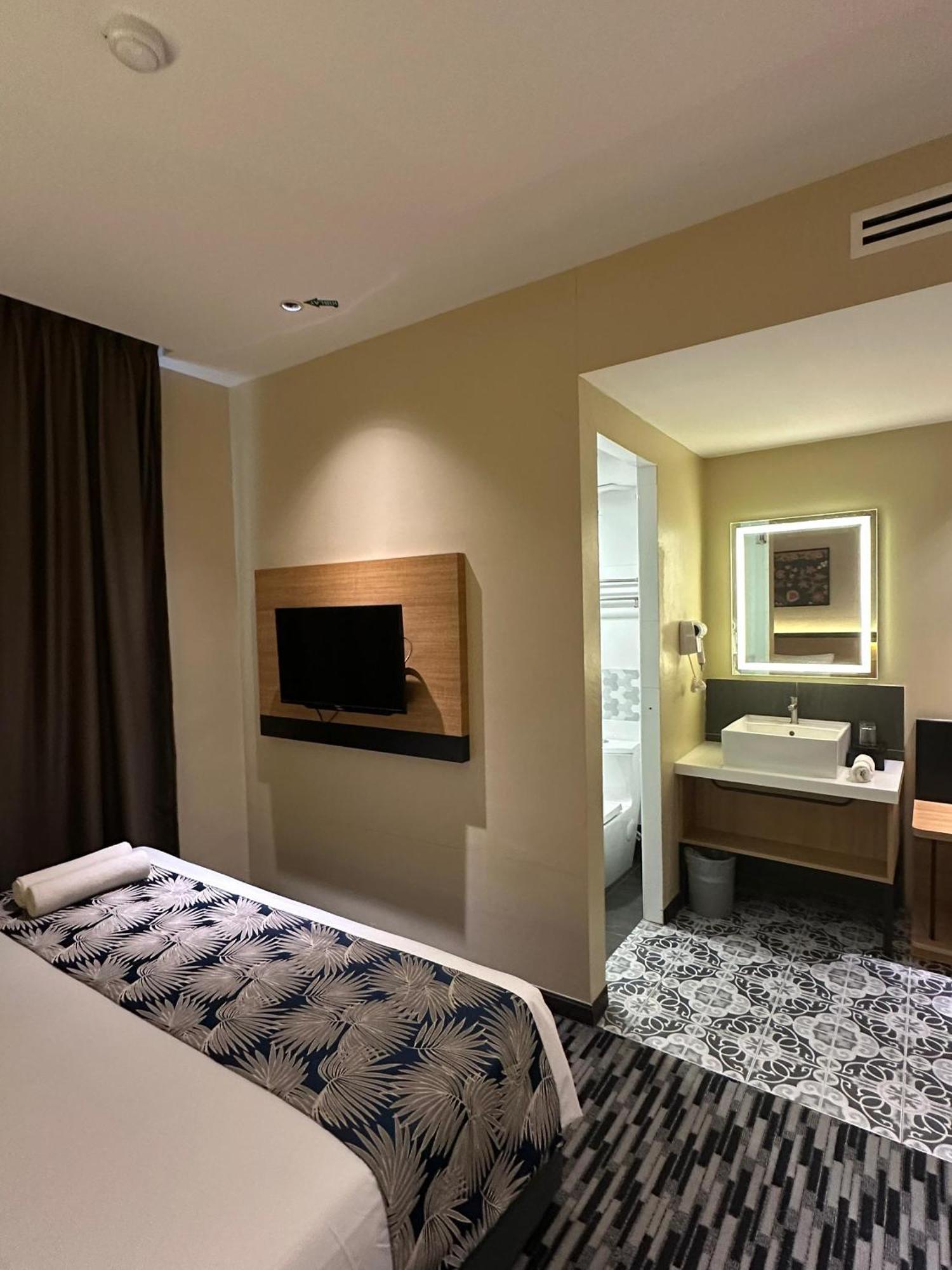 Nb Hotel Johor Bahru Buitenkant foto