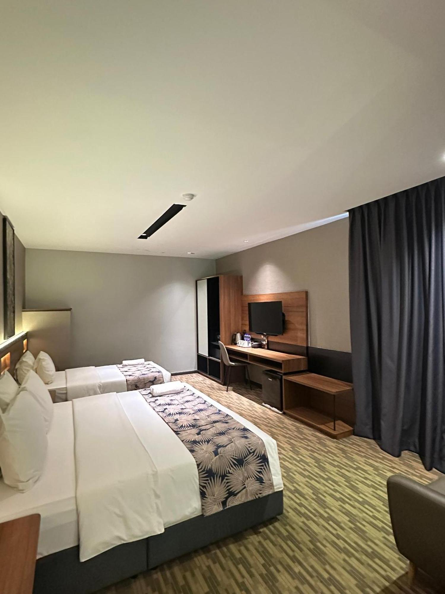 Nb Hotel Johor Bahru Buitenkant foto
