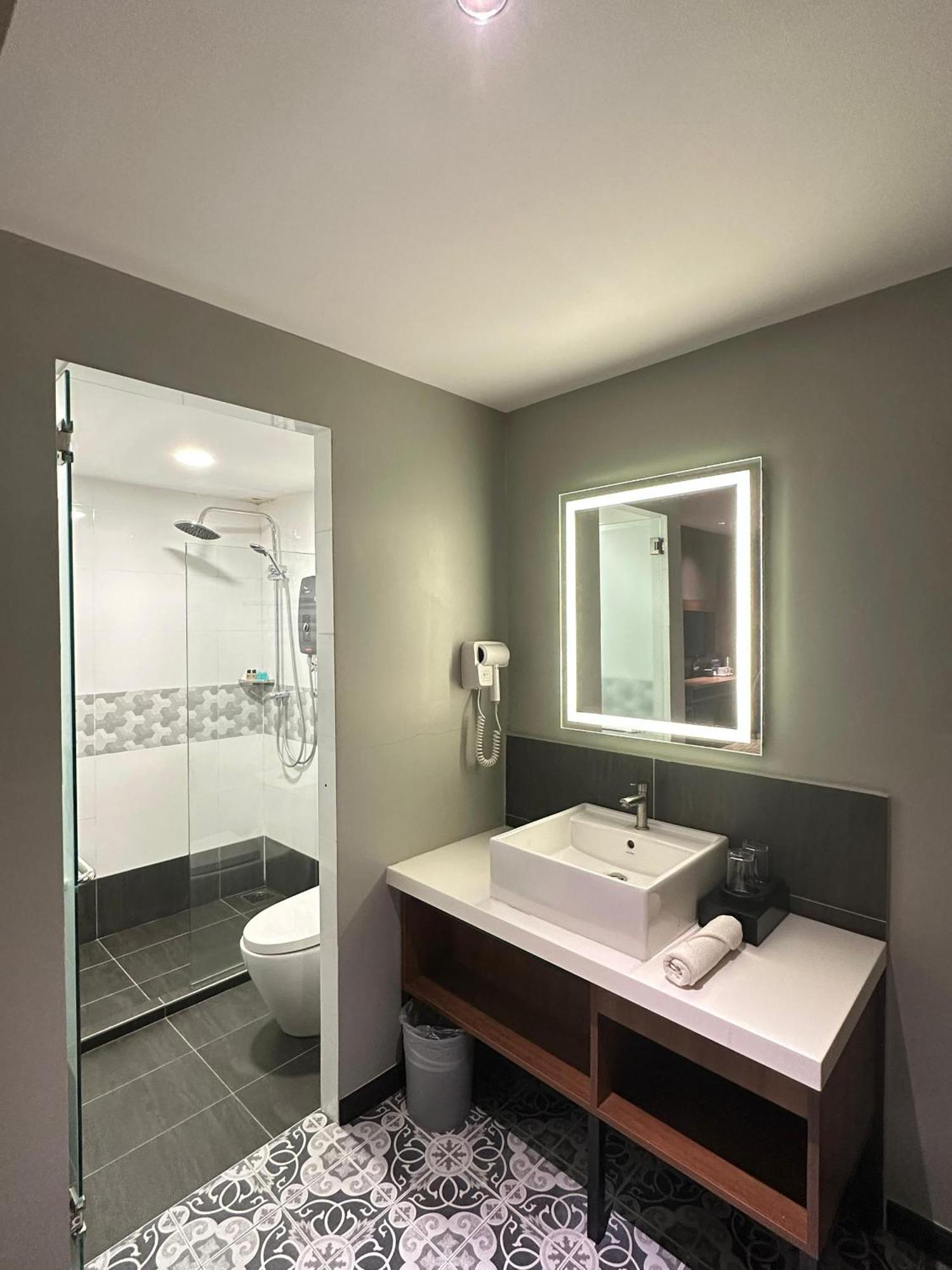 Nb Hotel Johor Bahru Buitenkant foto